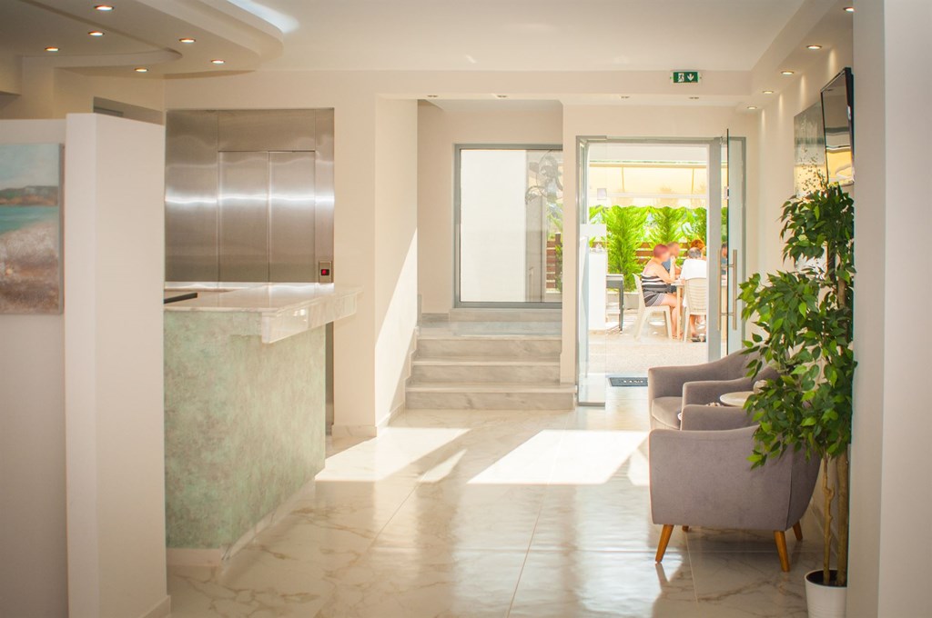 Hotel Kaly Bay reception.jpg