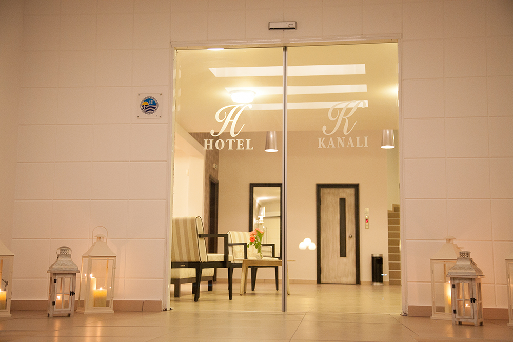 Kanali Beach Hotel Entrance.jpg