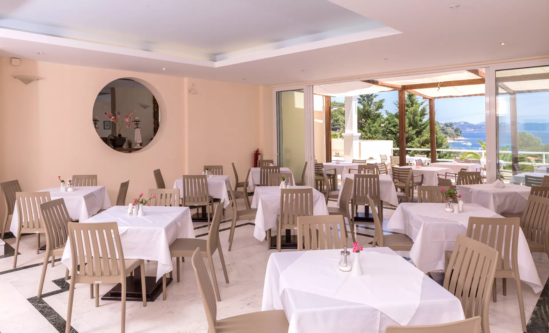 Kanapitsa Mare Hotel-Restoran.jpg