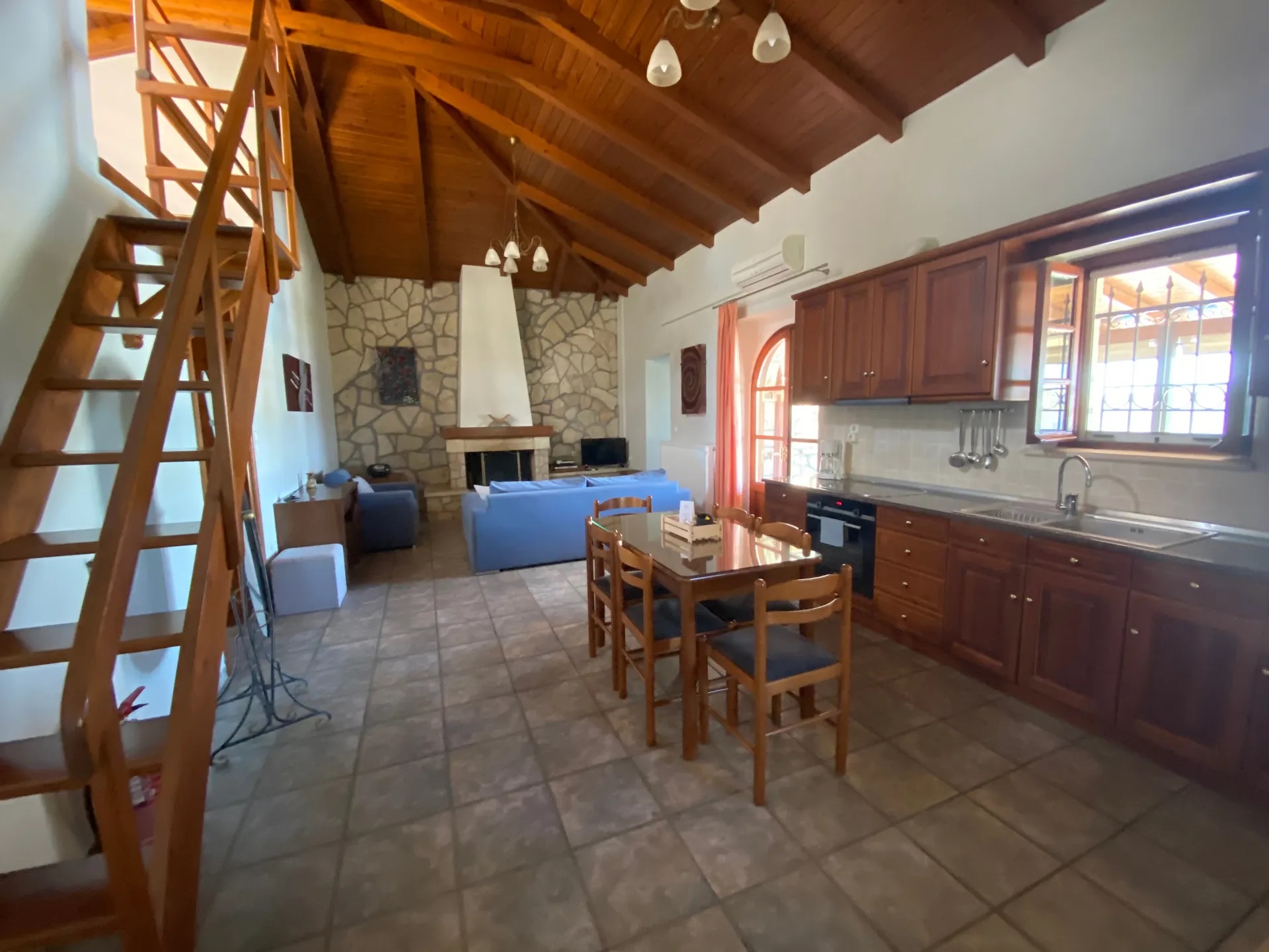 Lefkada Villas-Executive vila Scorpidi unutrasnjist.jpg