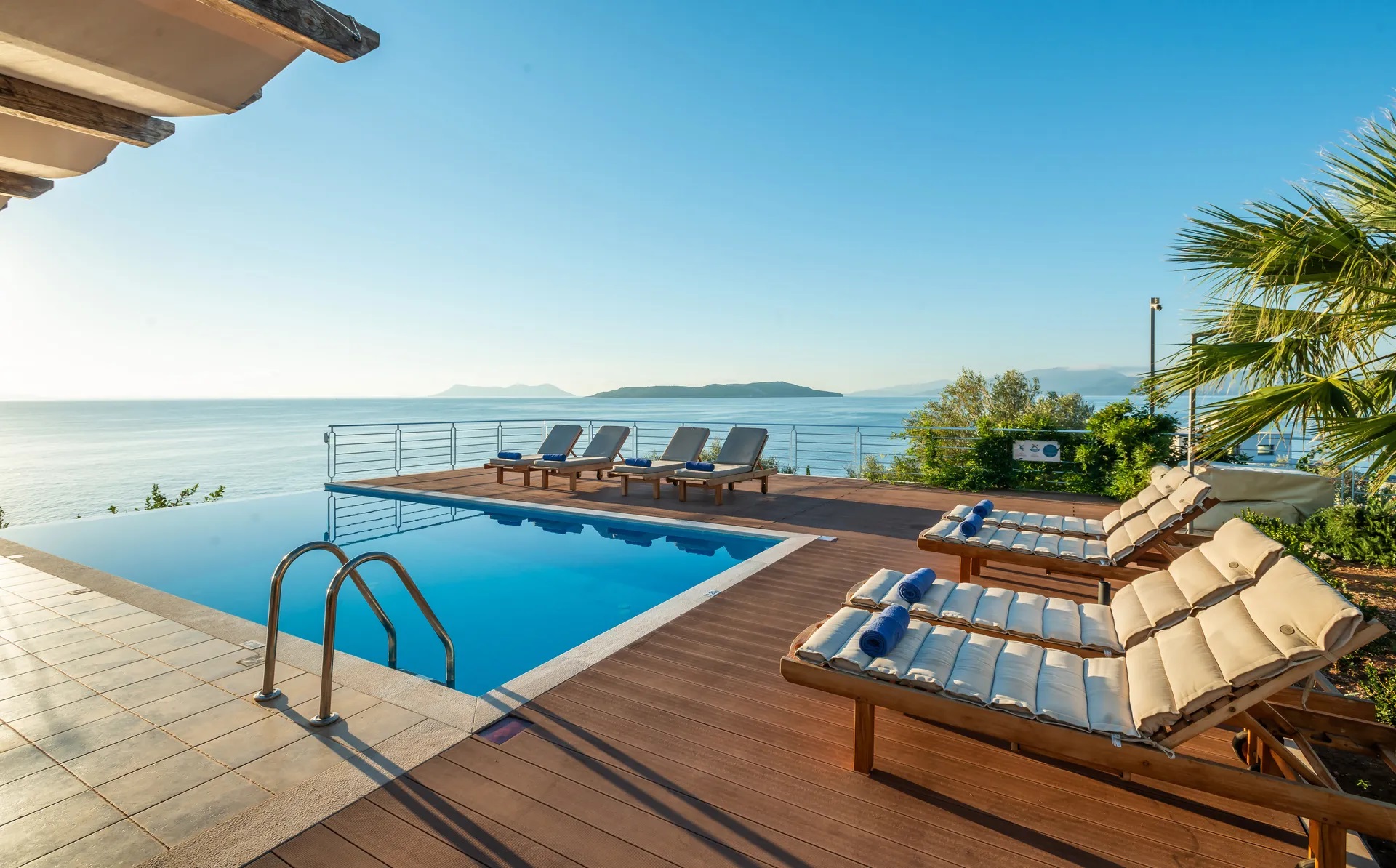 Iris Villas Lefkada-Karavi vila bazen.jpg