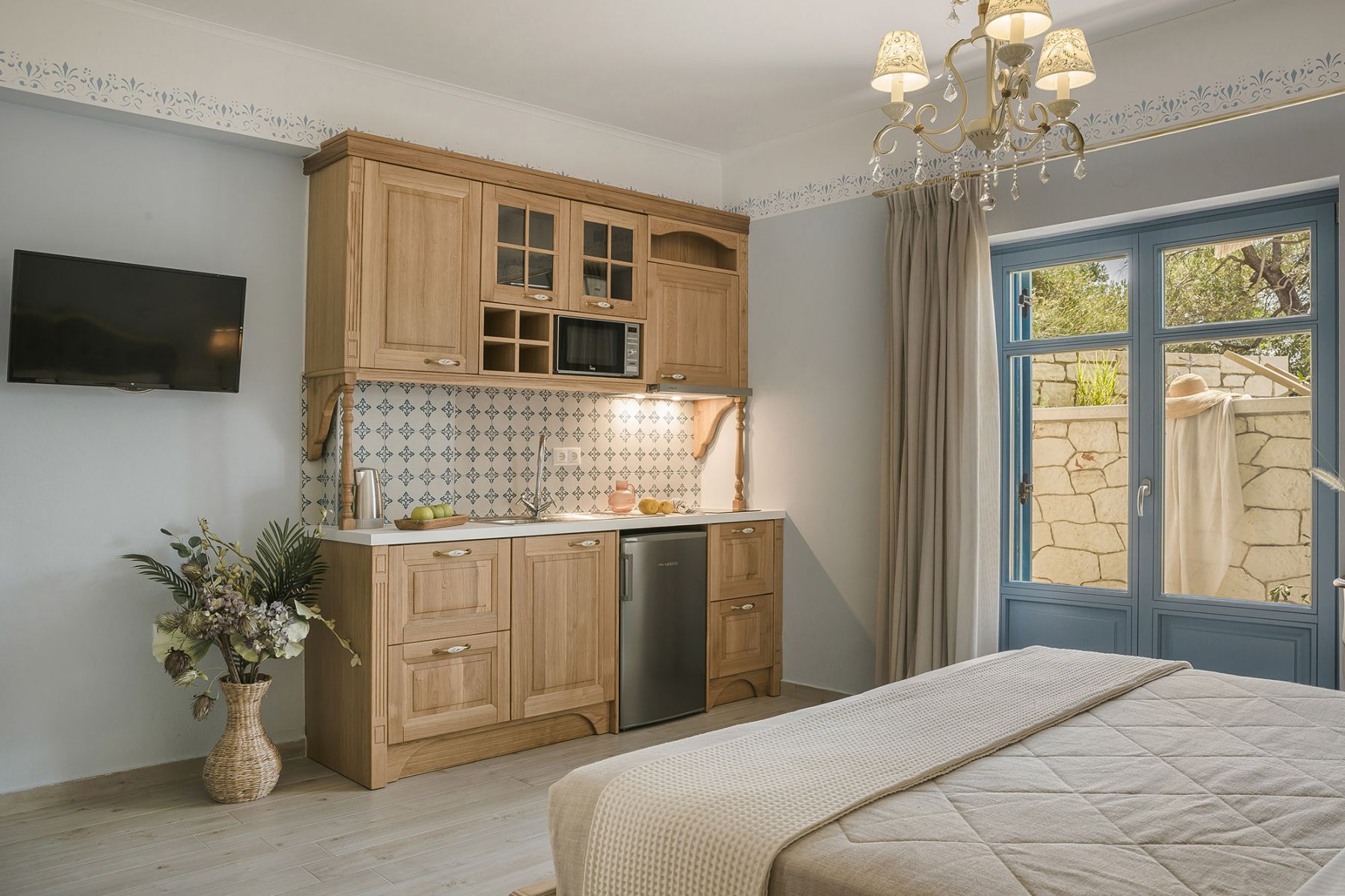 Elysium Living Parga-Comfort soba basta i bazen.jpg