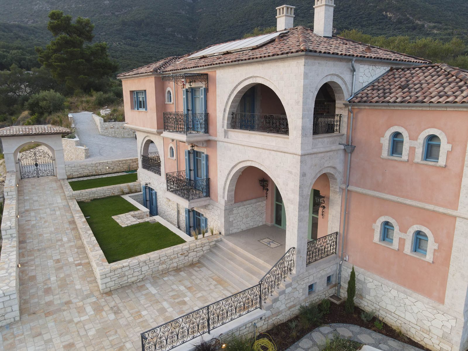 Elysium Living Parga-Hotel spolja.jpg