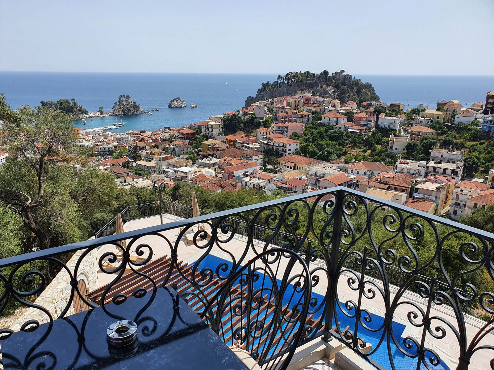 Elysium Living Parga-Pogled na okolinu.jpg