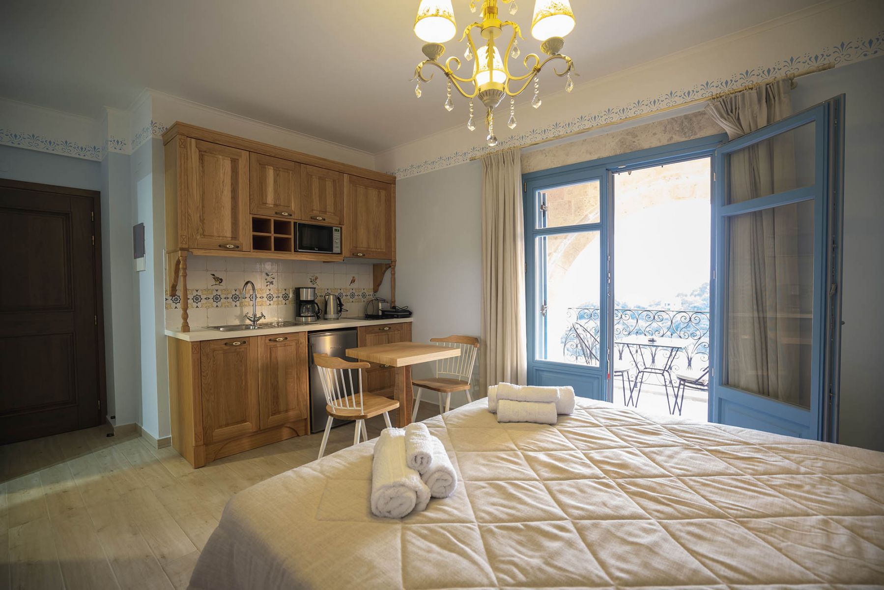 Elysium Living Parga-Superior soba sa balkonom.jpg