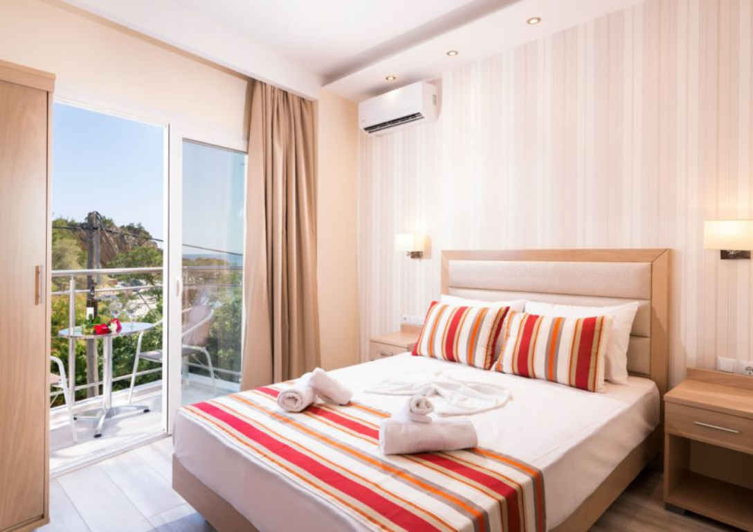 Hotel Star Bay luxury izgled dvokrevetne sobe sa bočnim pogledom na more.jpg