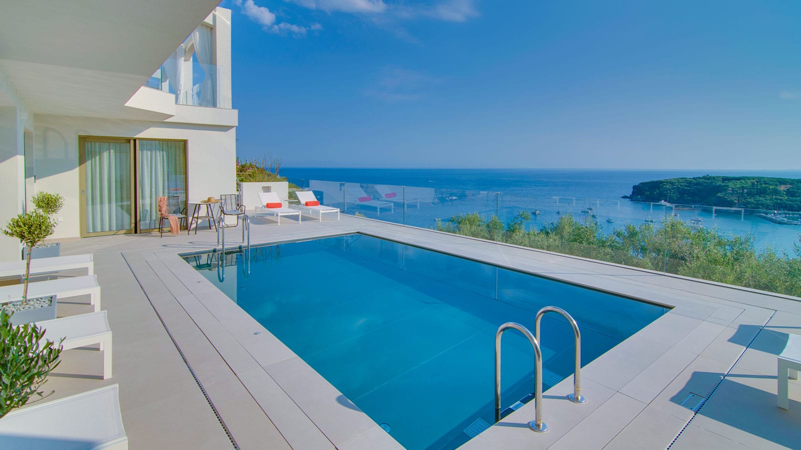 Livinghome Suites-Grand suite bazen.jpg