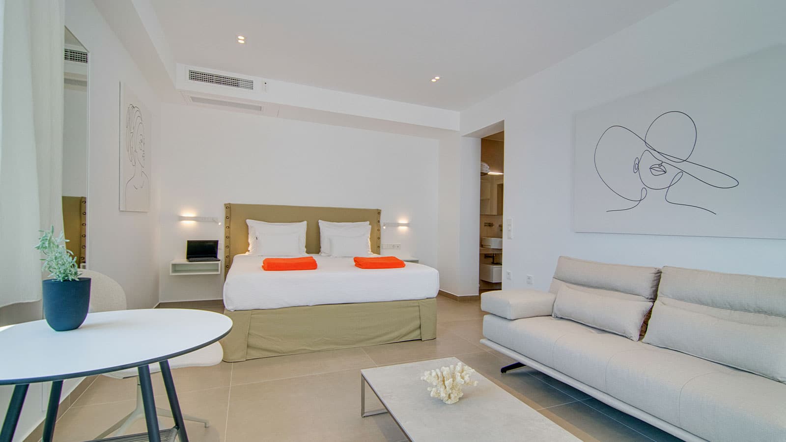 Livinghome Suites-Junior suite pogled more.jpg