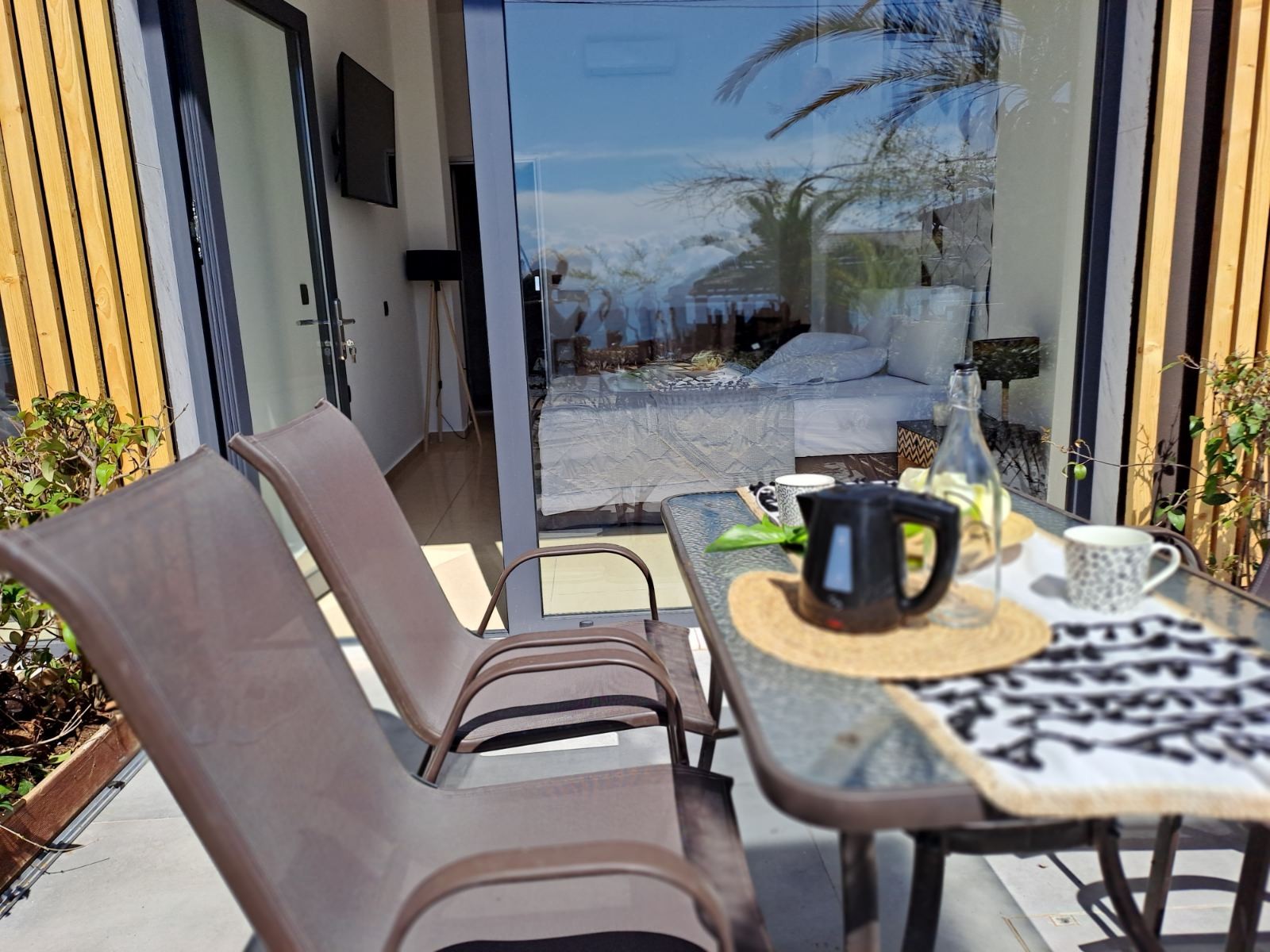 Beach hotel Kapahi balkon cabana apartmana.jpg