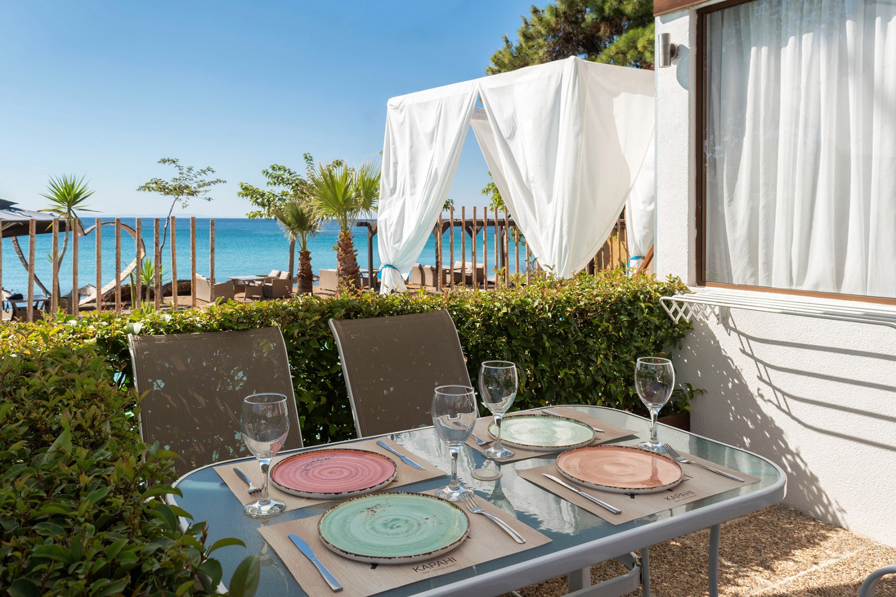 Beach hotel Kapahi balkon junior apartmana.jpg