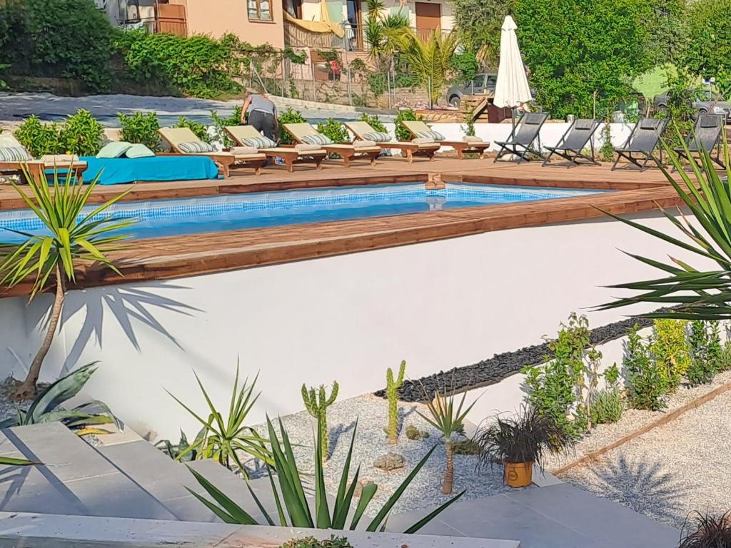 Beach hotel Kapahi bazen.jpg