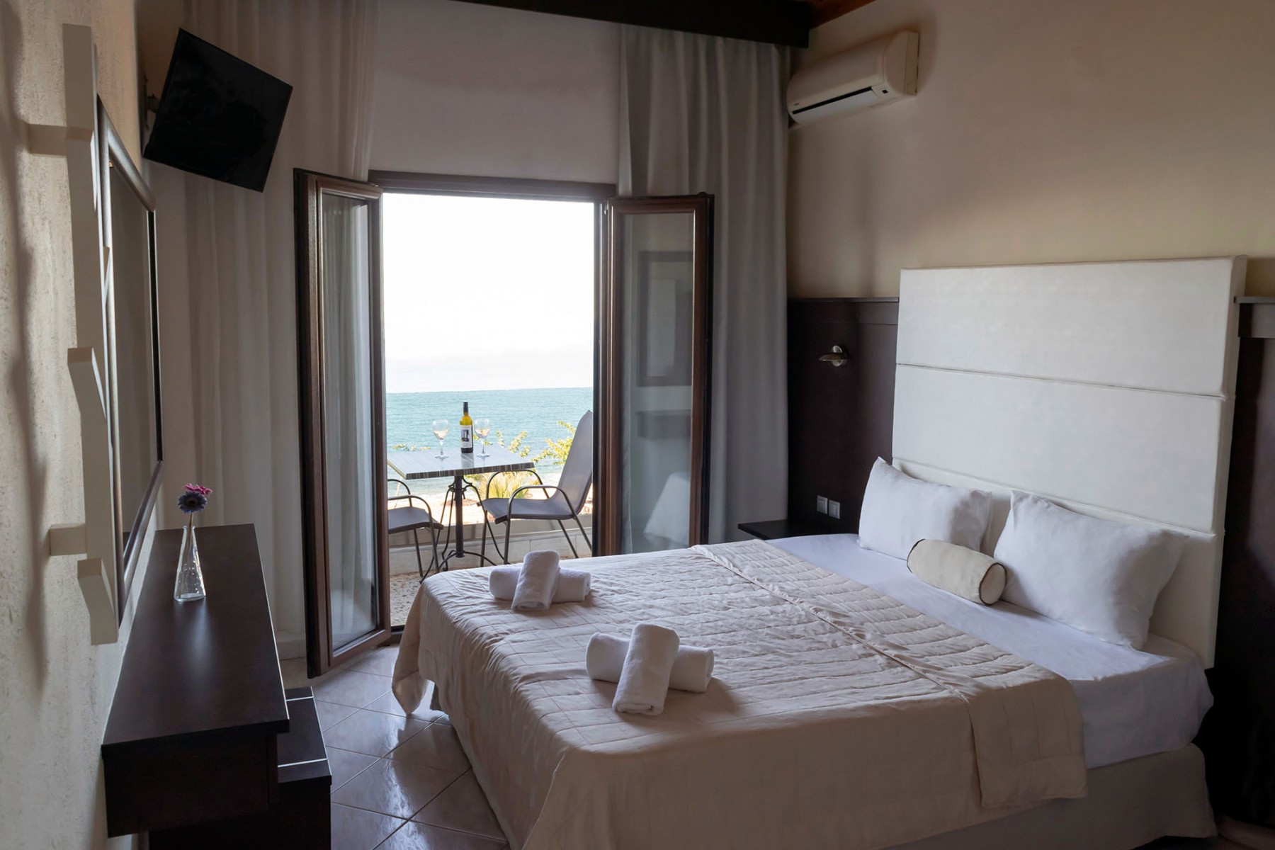 Beach hotel Kapahi dvokrevetna soba.jpg