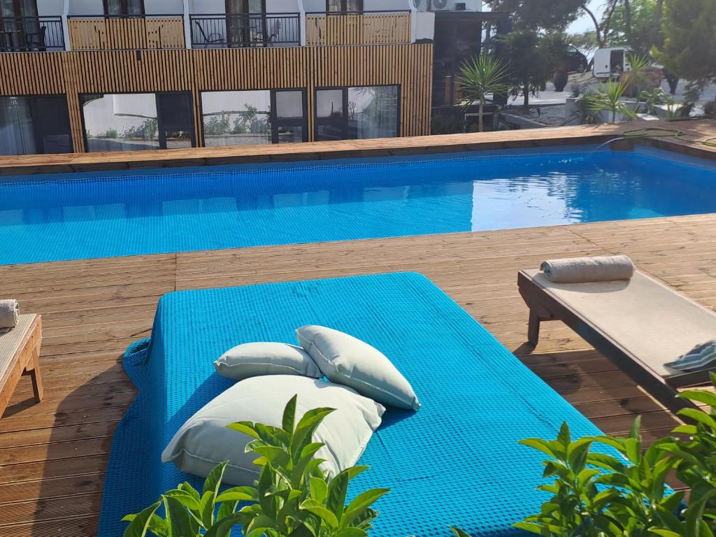 Beach hotel Kapahi izgled bazena.jpg