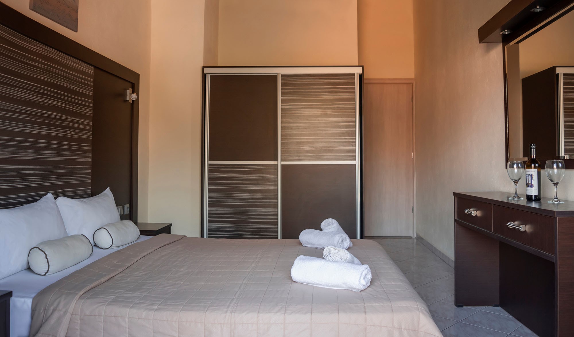 Beach hotel Kapahi izgled dvokrevetne sobe.jpg