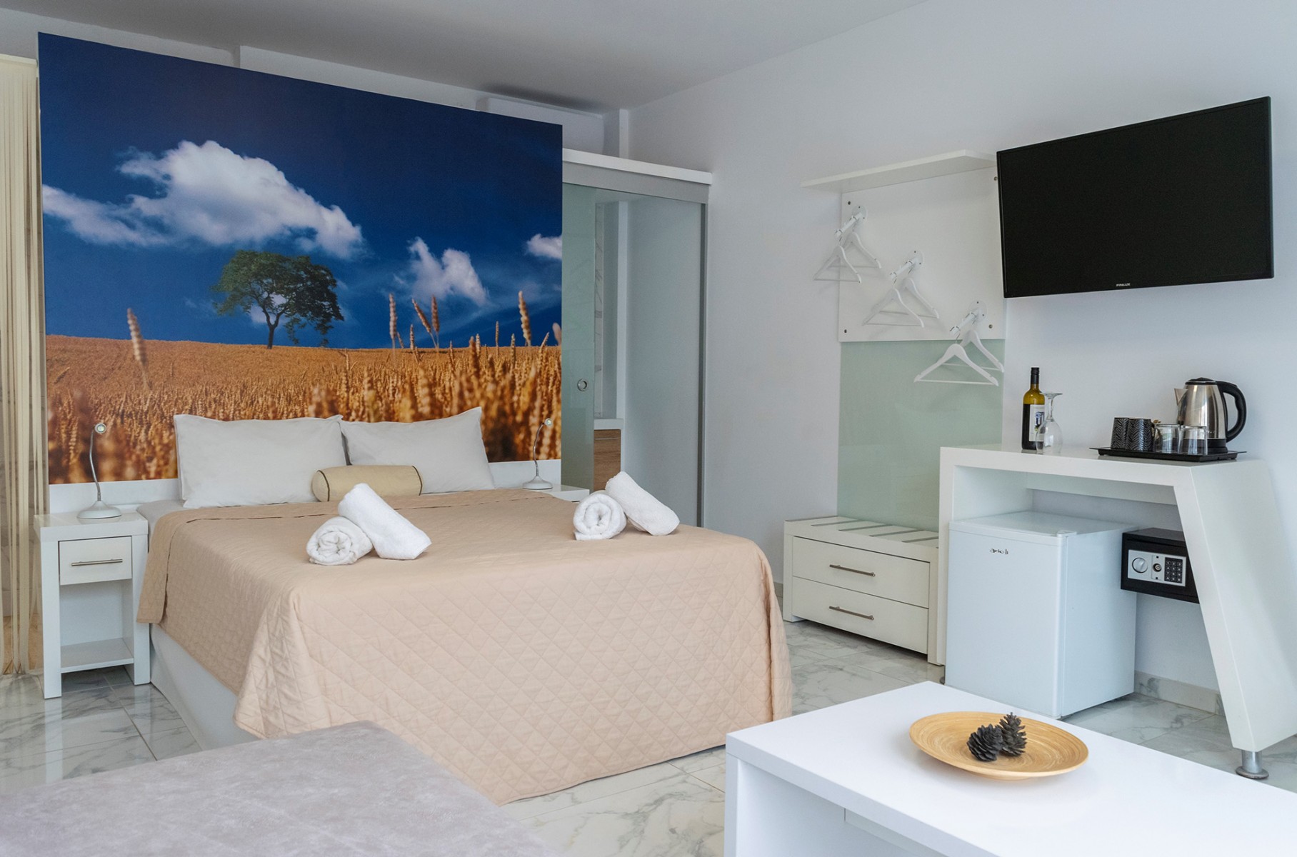 Beach hotel Kapahi izgled junior apartmana.jpg