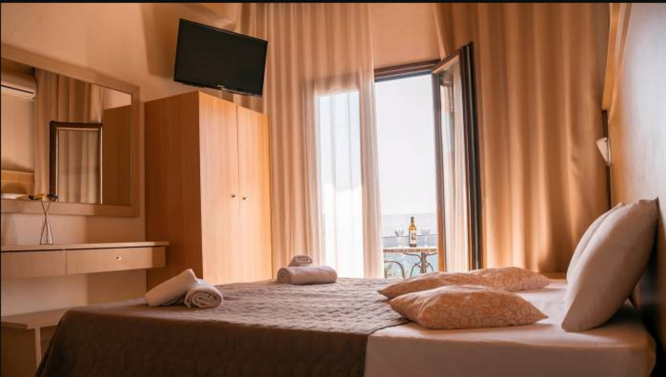 Beach hotel Kapahi trokrevetna soba.jpg
