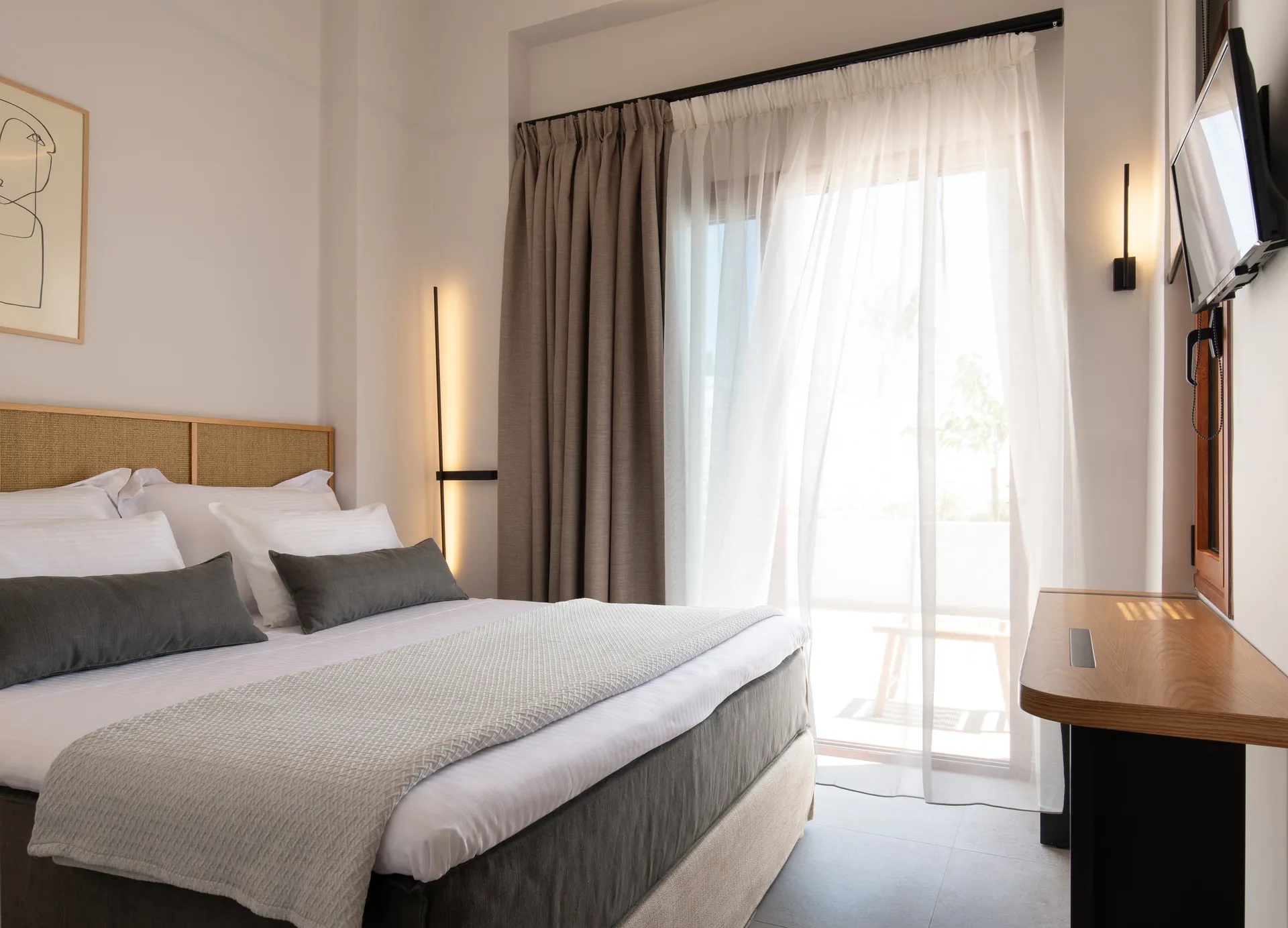 Sunrise Villas Ammouliani-Spavaca soba.jpg
