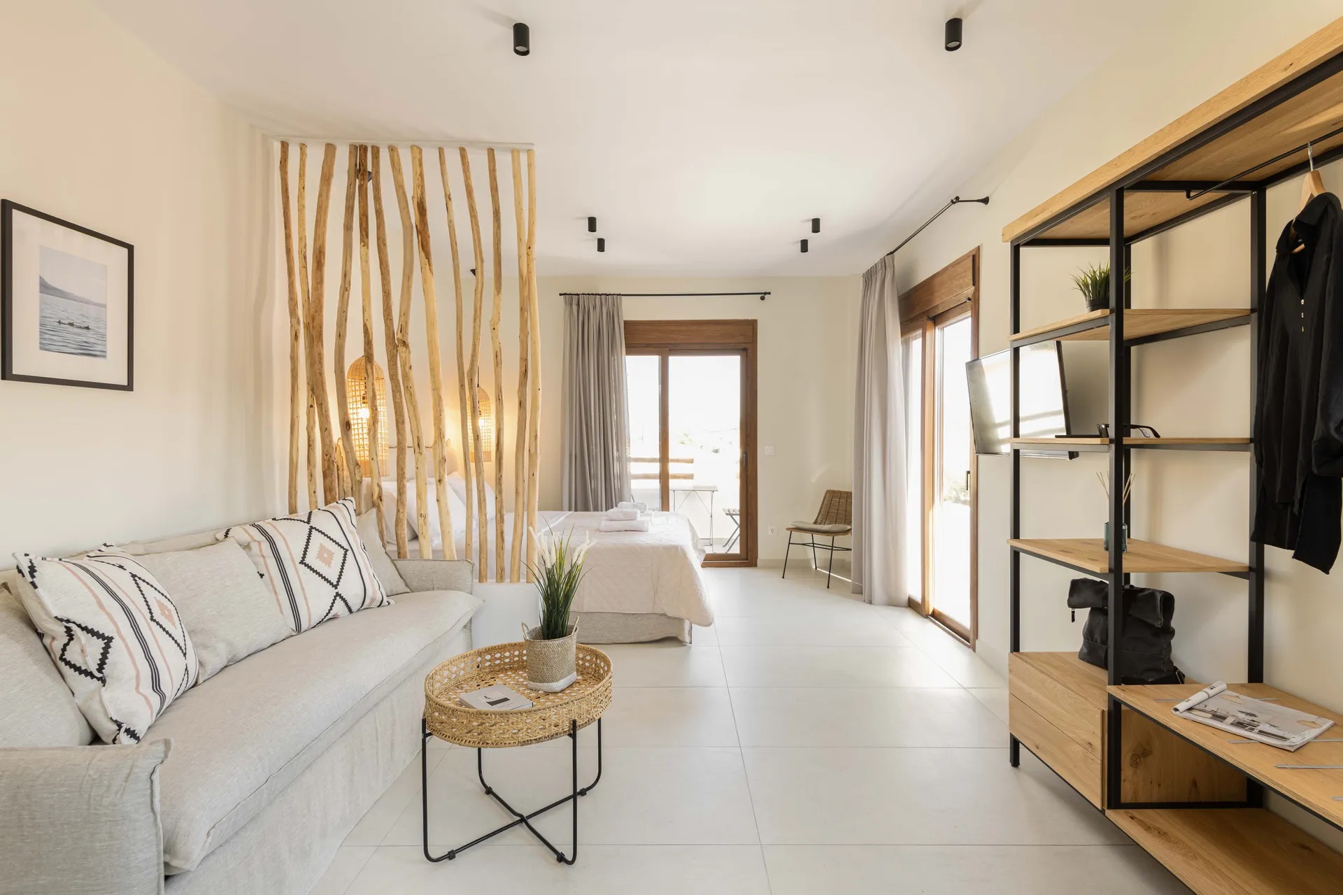 Palm Suites-Deluxe suite.jpg