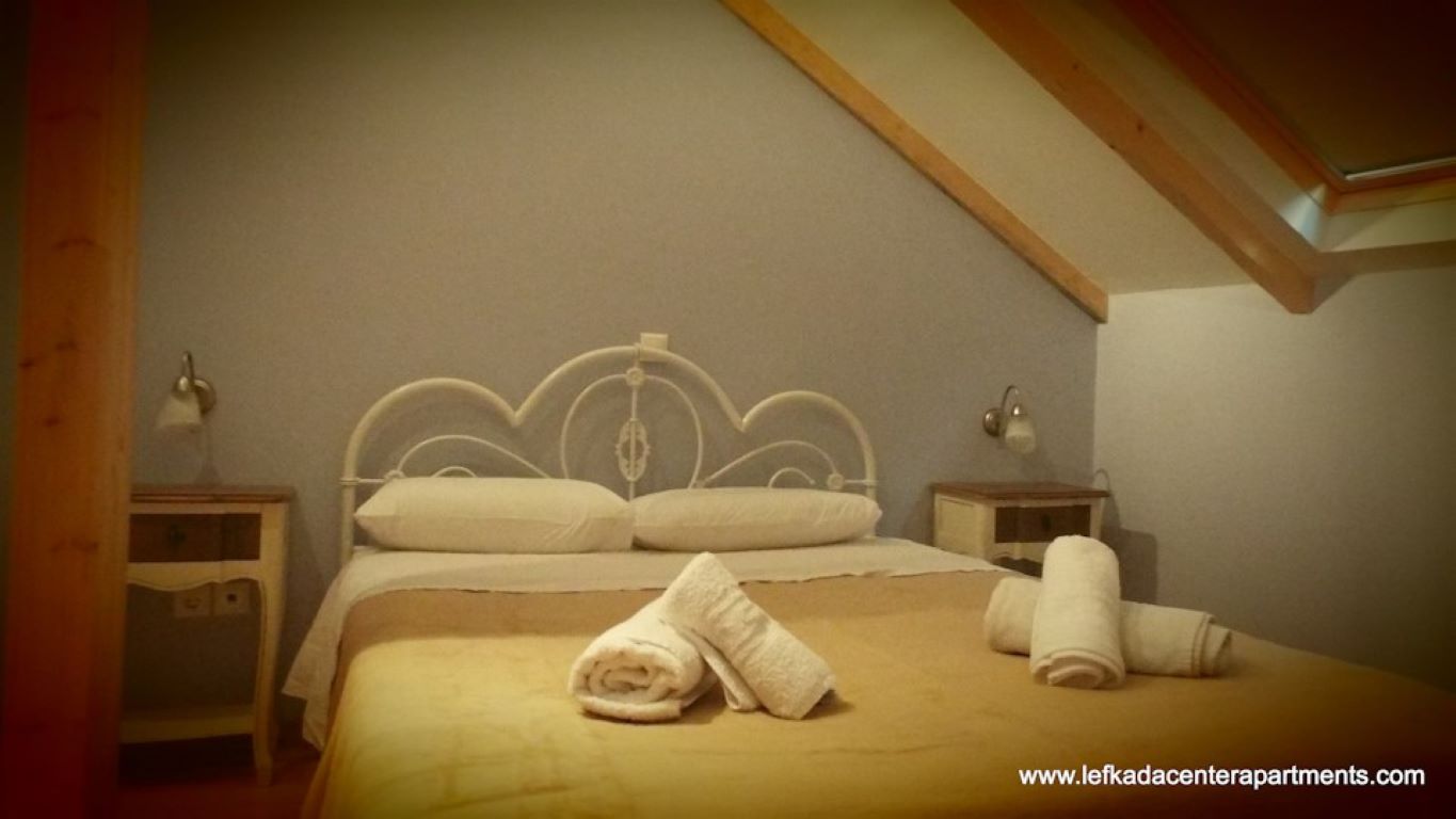 Lefkada Center Apartments-Maisonette spavaca soba.jpg