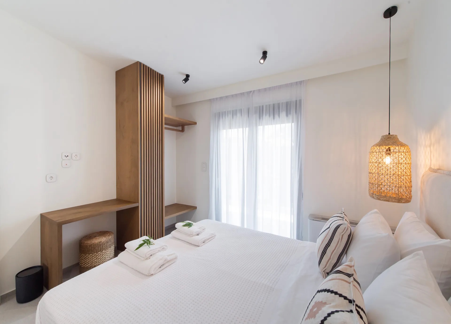 Pnoe Feel at Home-Superior apartman spavaca soba.jpg