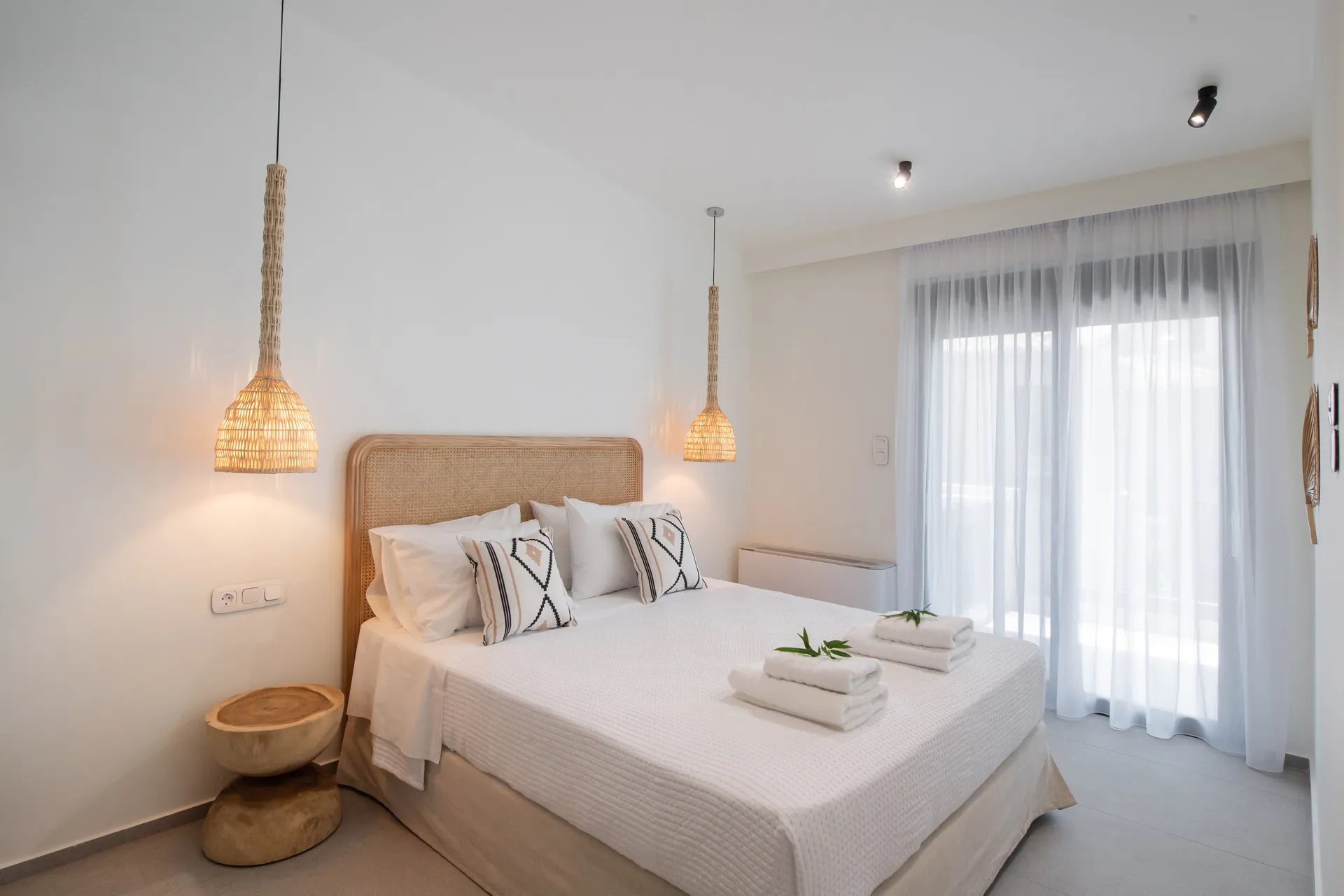 Pnoe feel at Home-Deluxe apartman spavaca soba.jpg