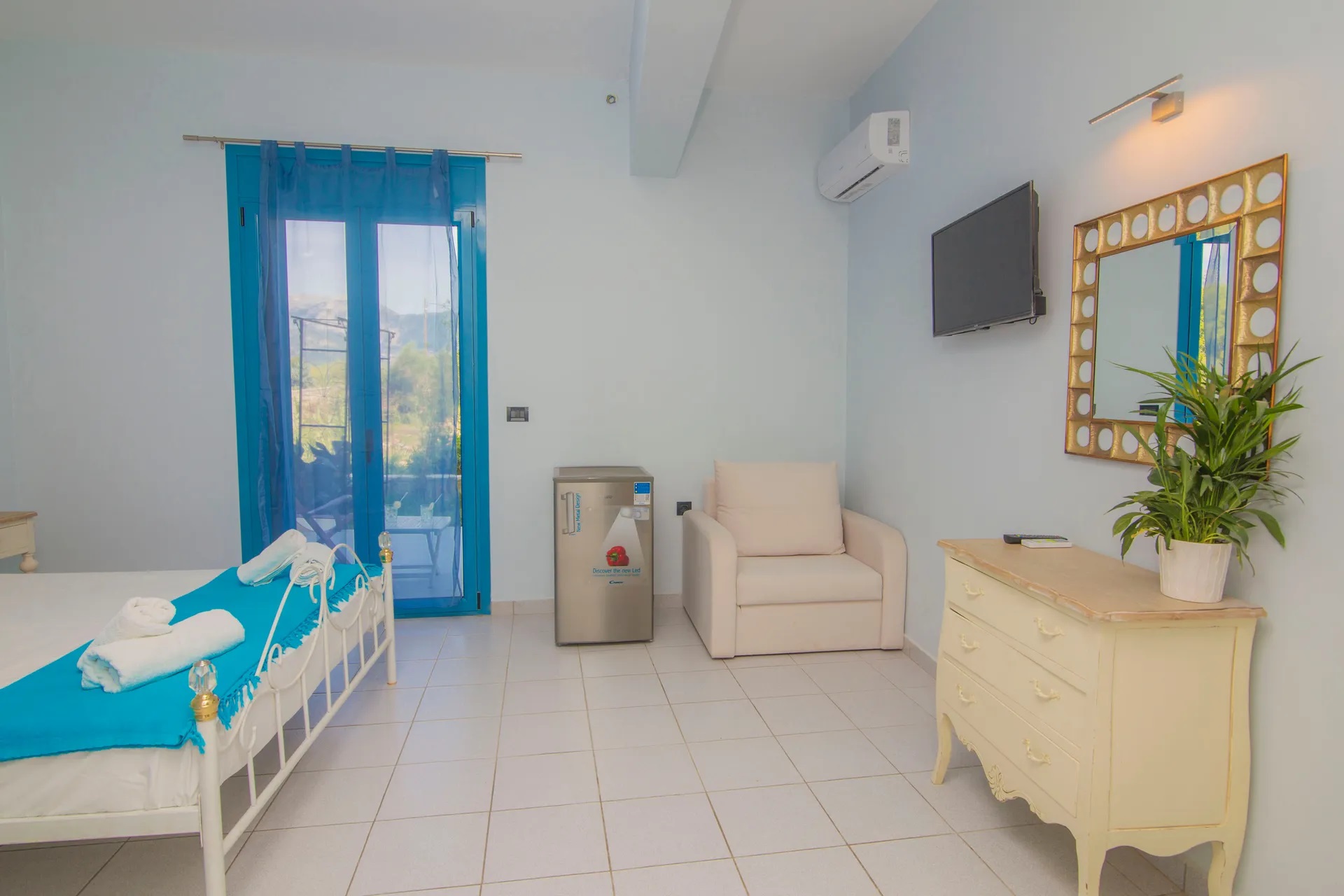 Akrotiri Lefkada-Trokrevetna soba.jpg