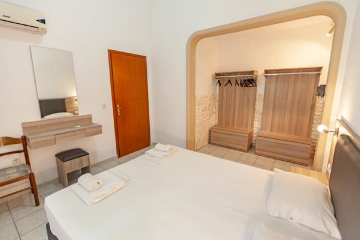Tropical Hotel Fourka-Standardna soba.jpg