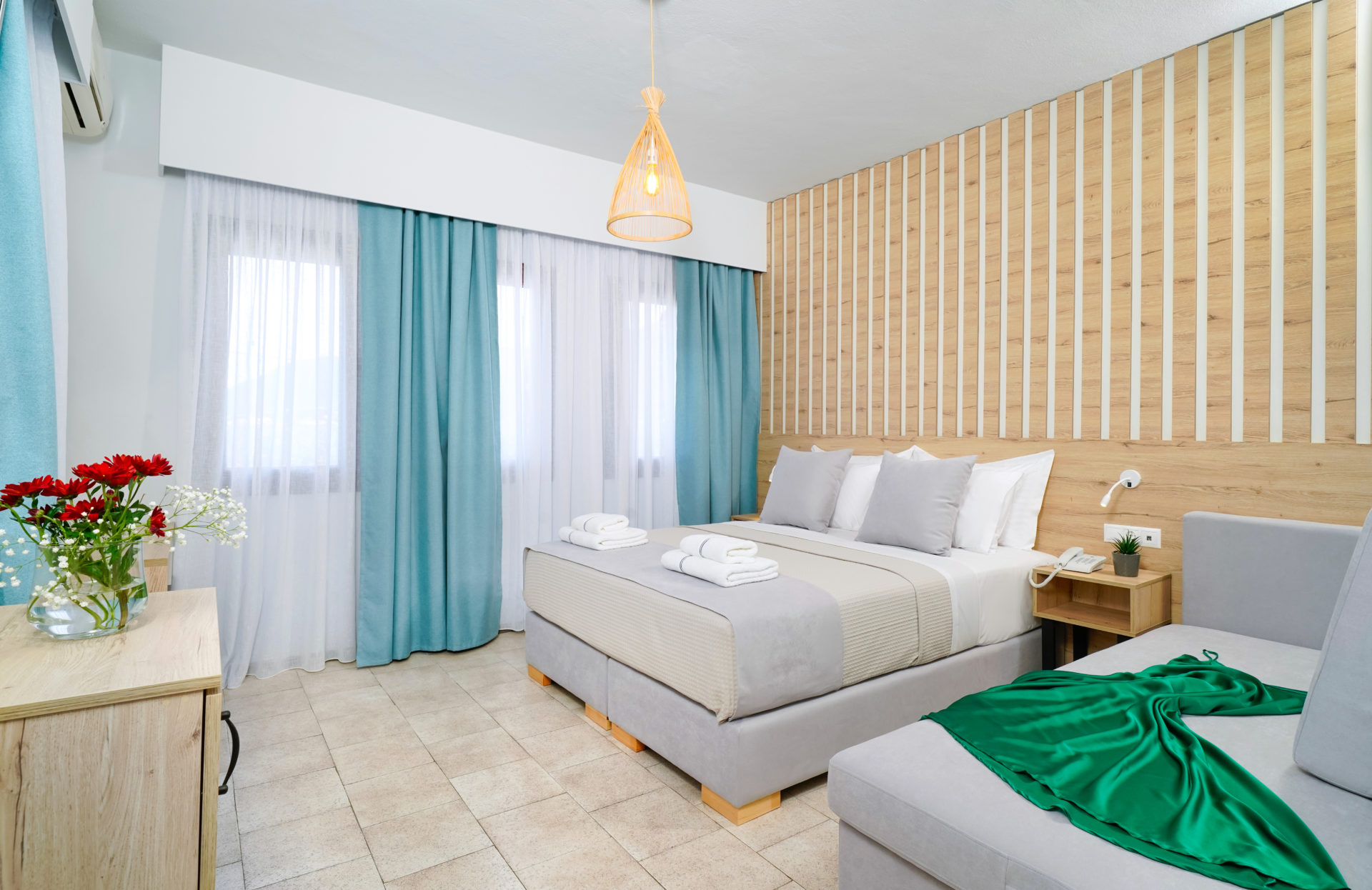 Nefeli Fresh hotel deluks trokrevetna soba.jpg