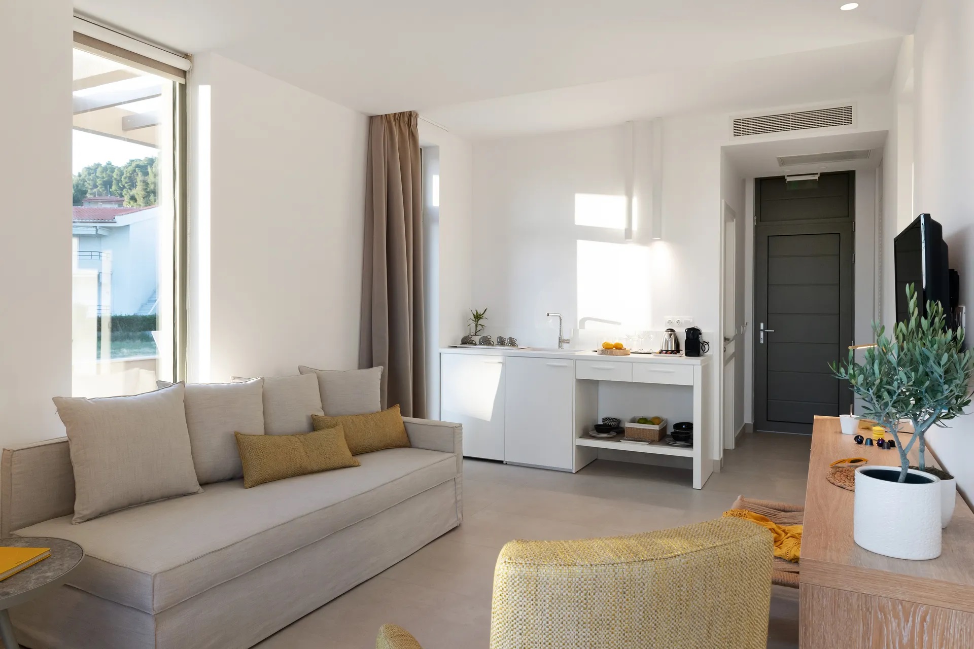 Cavo Delea Elegant Suites-Executive suite privatni bazen.jpg