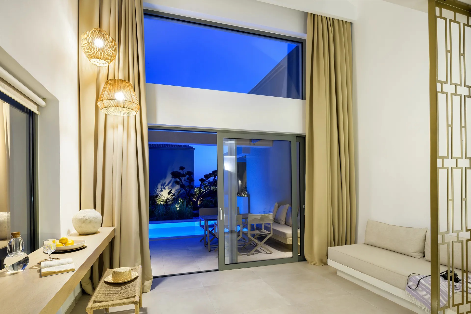Cavo Delea Elegant Suites-Executive vila privatni bazen.jpg