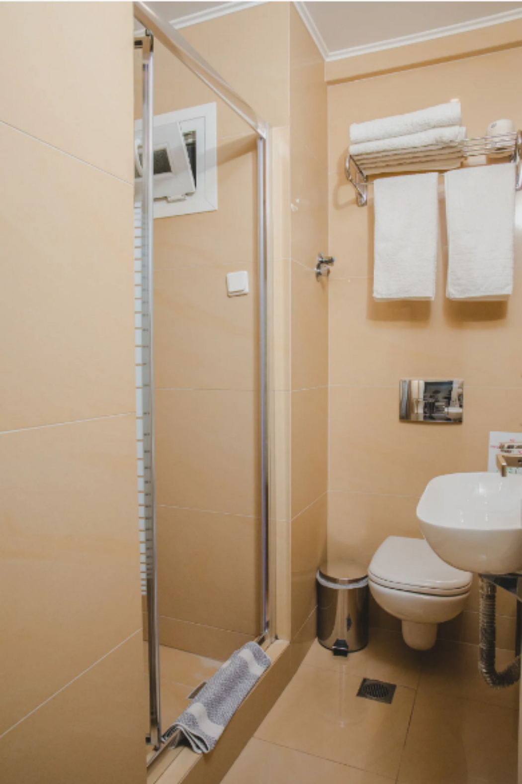 Hotel Elektra Comfort izgled kupatila.jpg