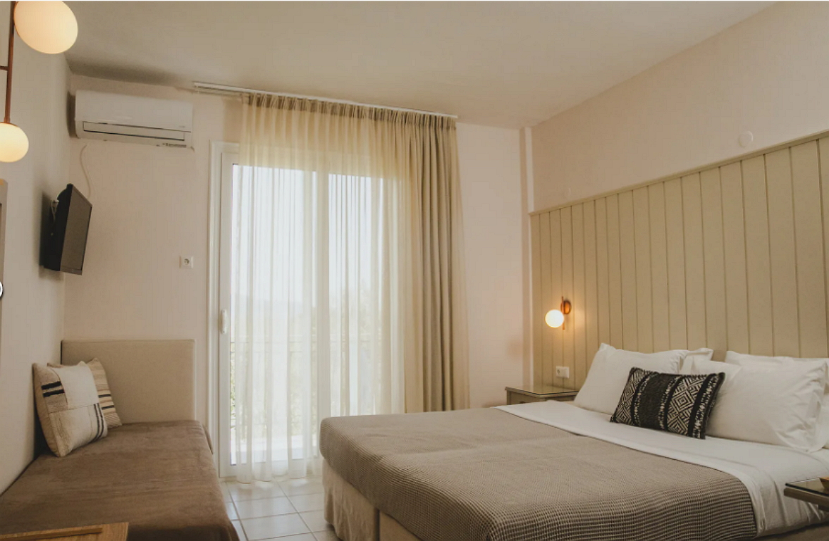 Hotel Elektra Comfort junior soba sa pogledom na planinu.jpg