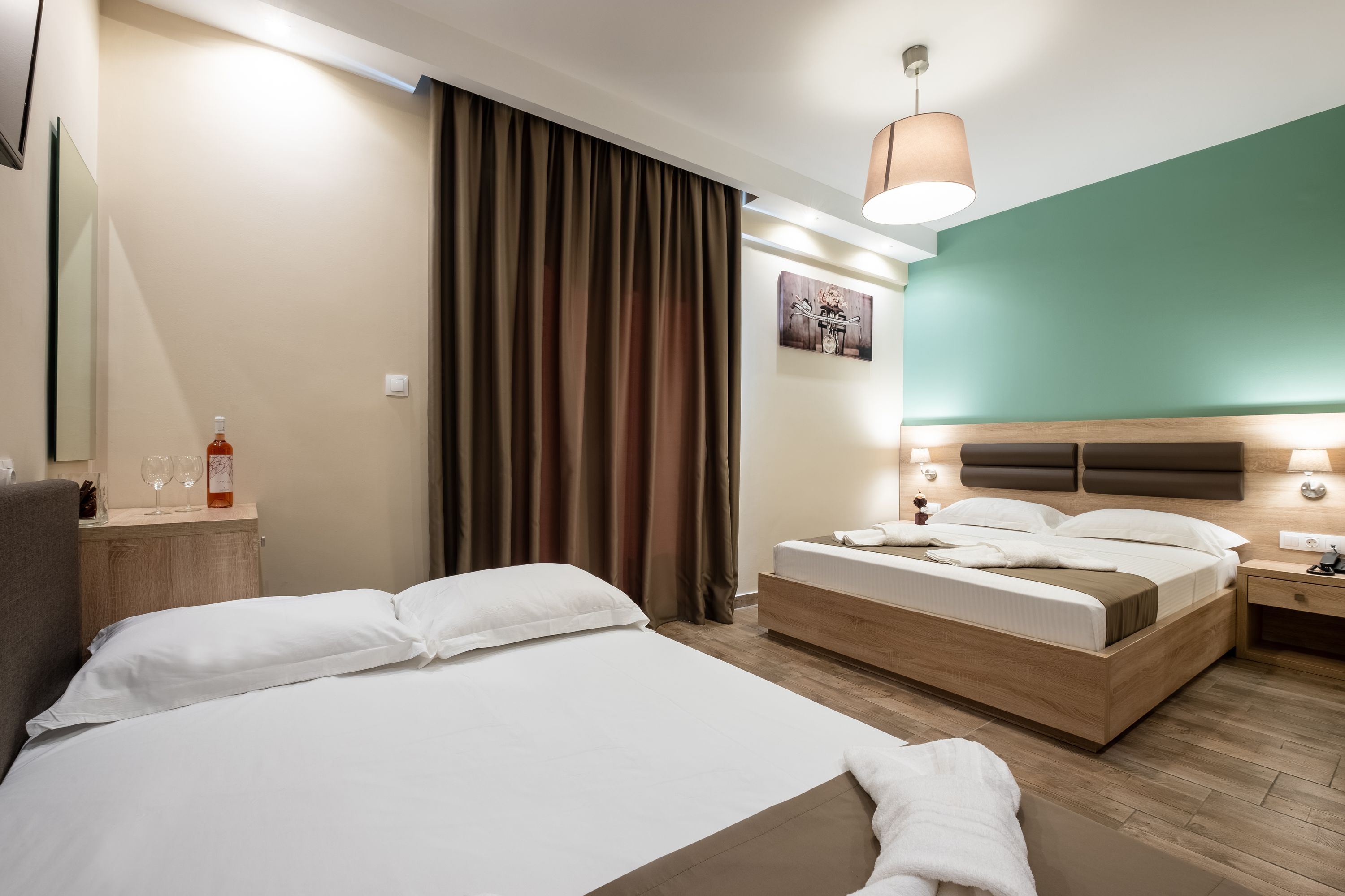 Lagaria Hotel II-Cetvorokrevetna soba.jpg