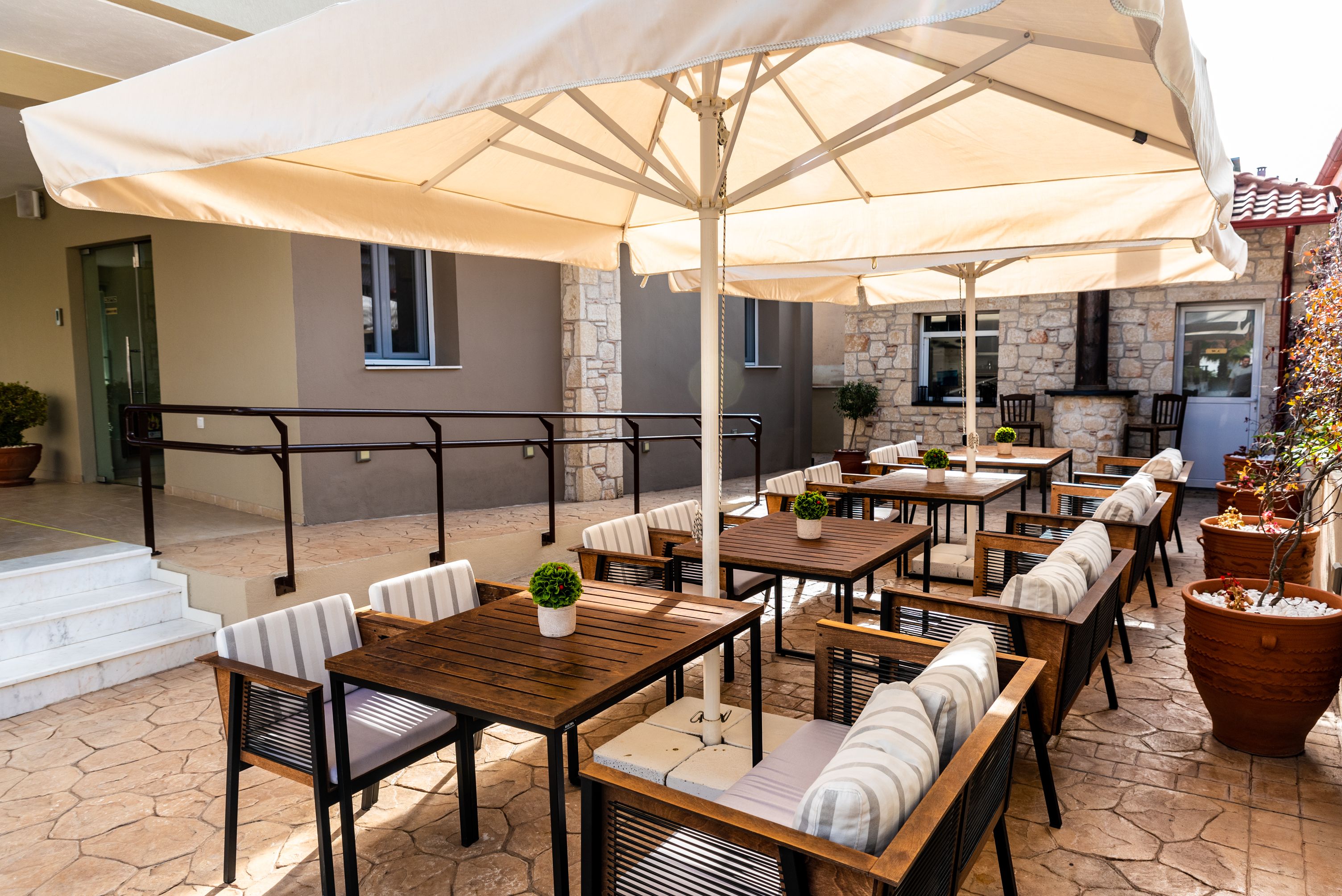 Lagaria Hotel II-Kafeterija.jpg