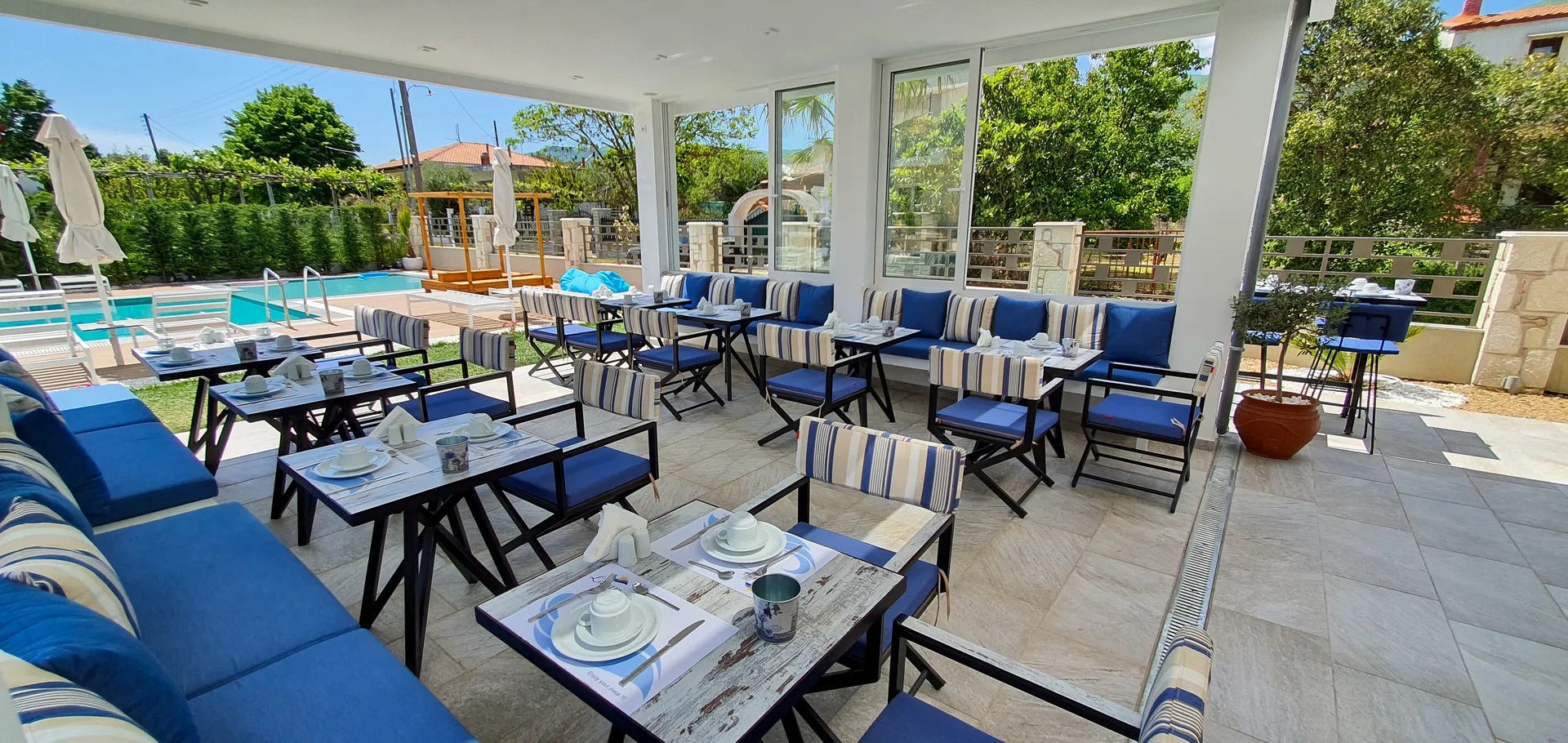 Lagaria Hotel II-Terasa restorana.jpg