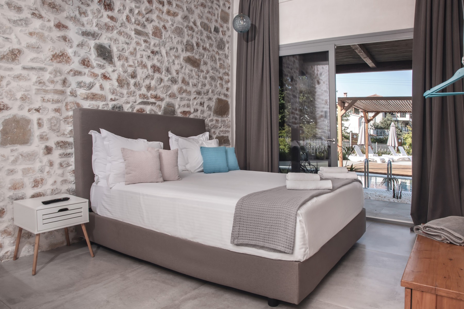 Agorastos Luxury Living-Executive soba.jpg