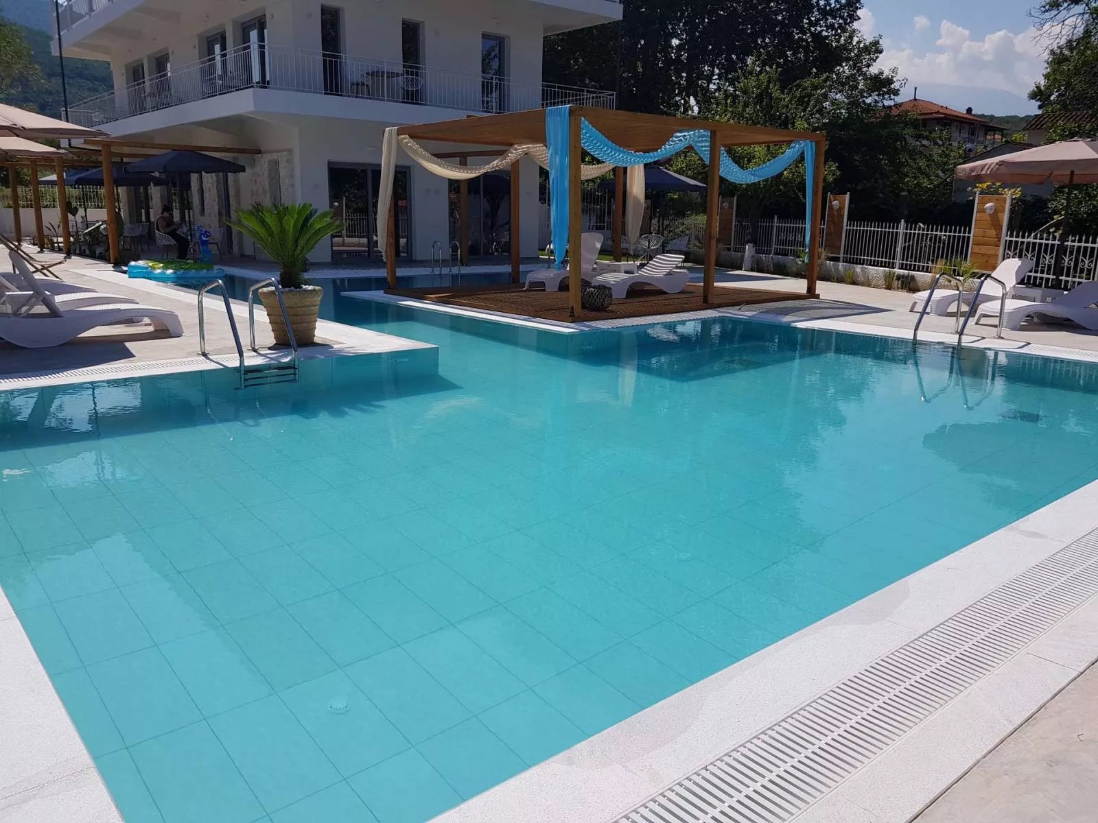Agorastos Luxury Living Hotel-Bazen.jpg
