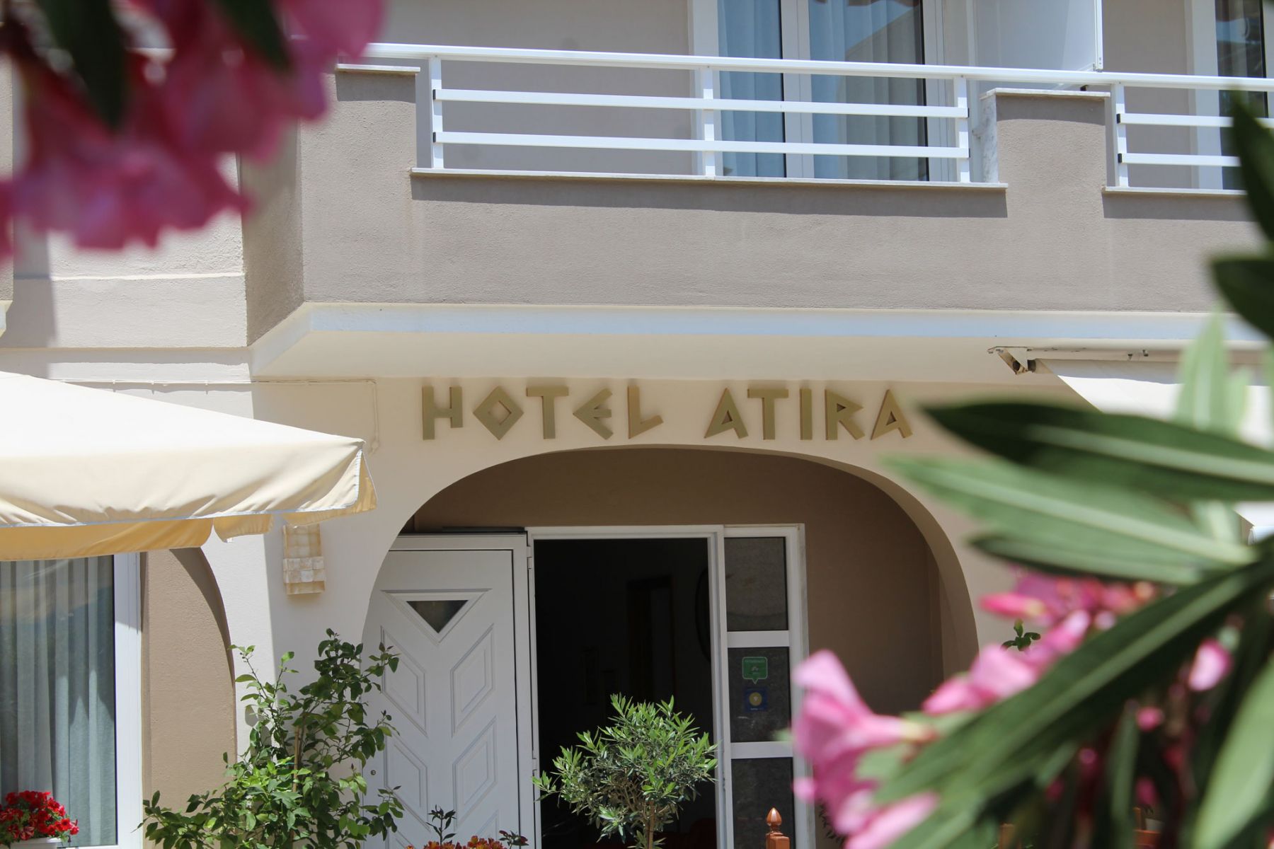 Atira Apart Hotel-Ulaz u hotel.jpg