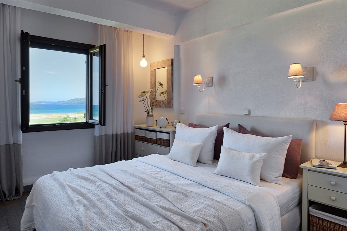 Soleado Luxury Villas-Soleado beachfront spavaca soba.jpg