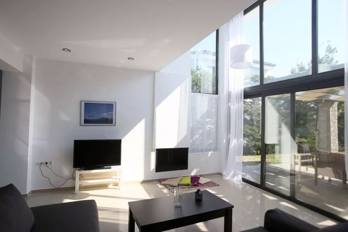 Sunny Sani Luxury Villas-Executive trosobna vila dnevna soba.jpg