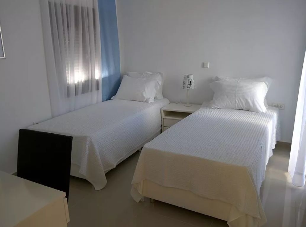 Sunny Sani Luxury Villas-Executive trosobna vila druga spavaca soba.jpg