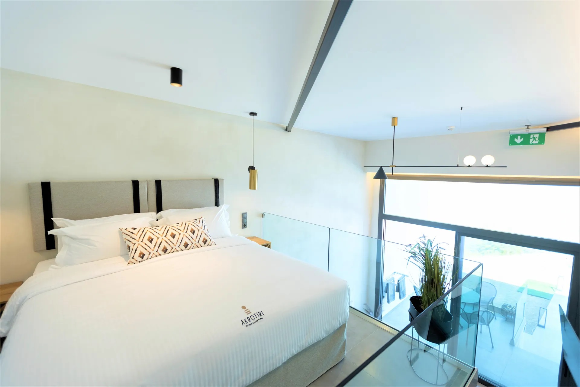 Akrotiri Olympus Luxury Suites-Deluxe suite.jpg