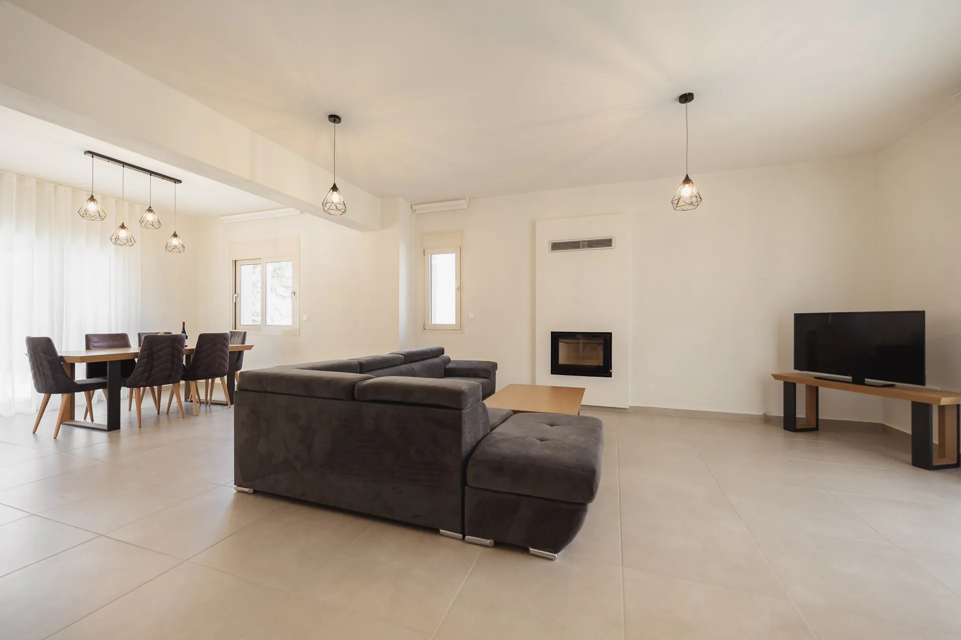 Kalisun Exclusive Suites-Relaxing porodicna vila dnevna soba.jpg