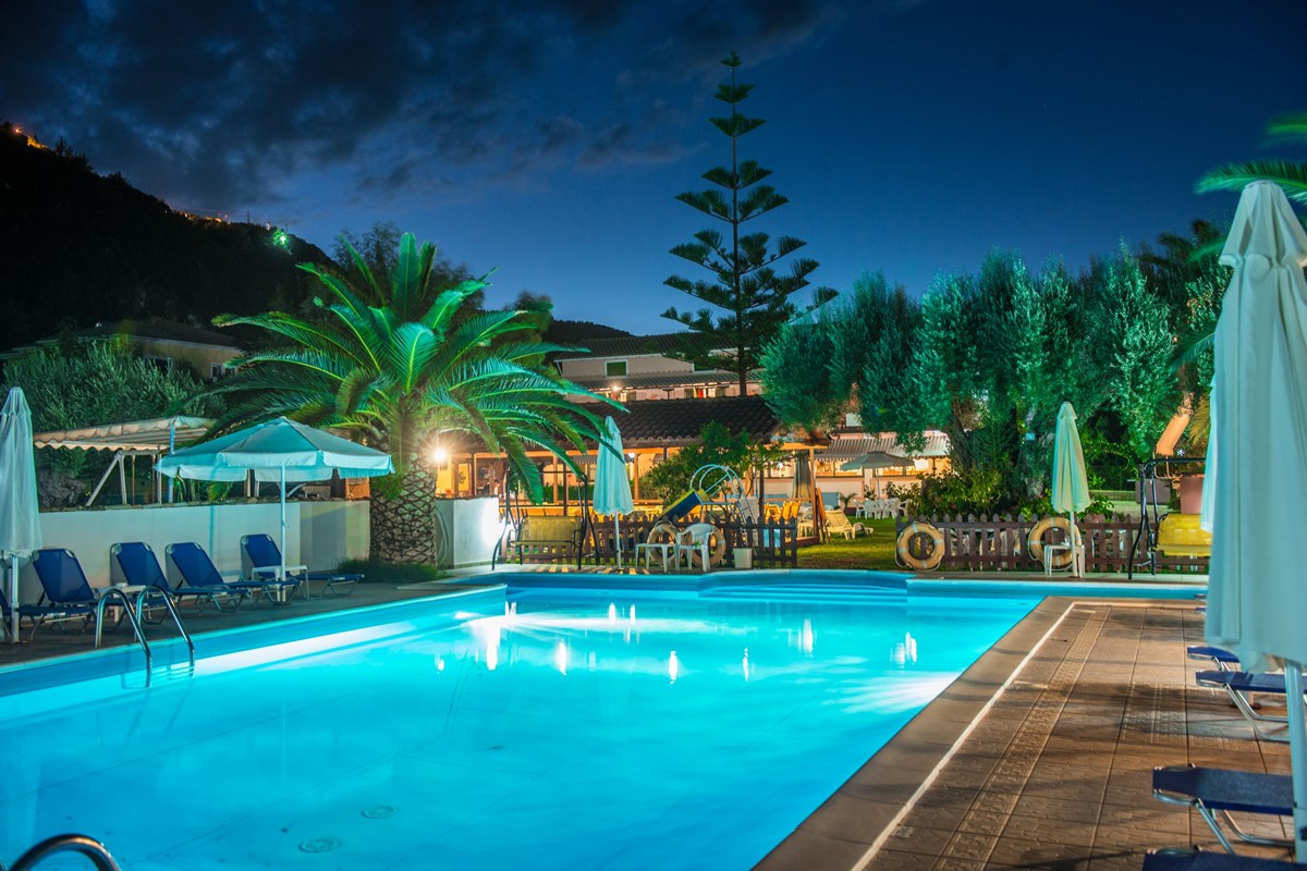 Alexaria Holidays Apartments Lefkada-Nocni izgled.jpg