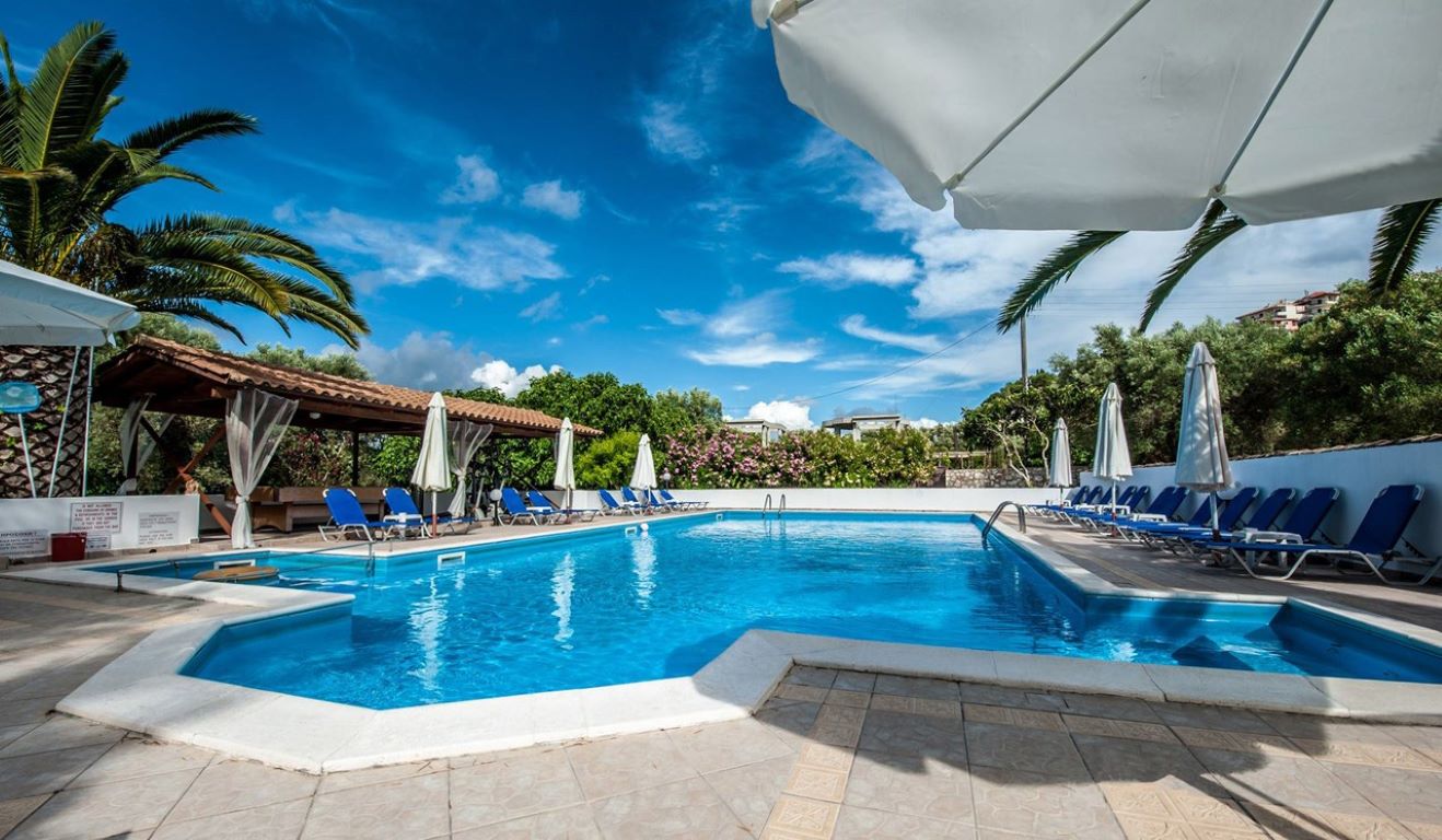 Alexaria Holidays Apartments Lefkada-Oblast oko bazena.jpg