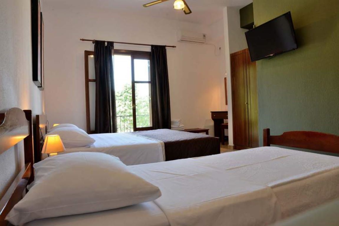 Cleopatra Hotel-Classic porstrana soba.jpg