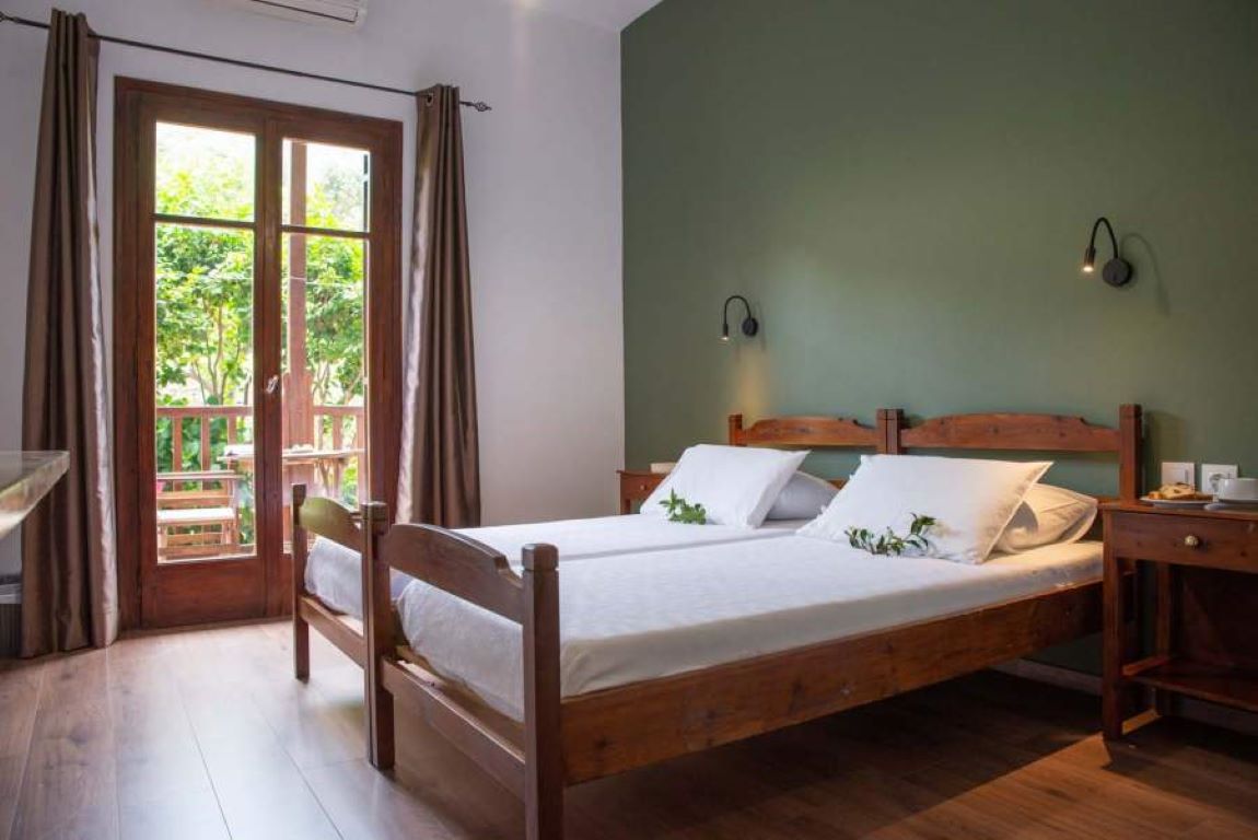 Cleopatra Hotel-Classic soba pogled planina.jpg