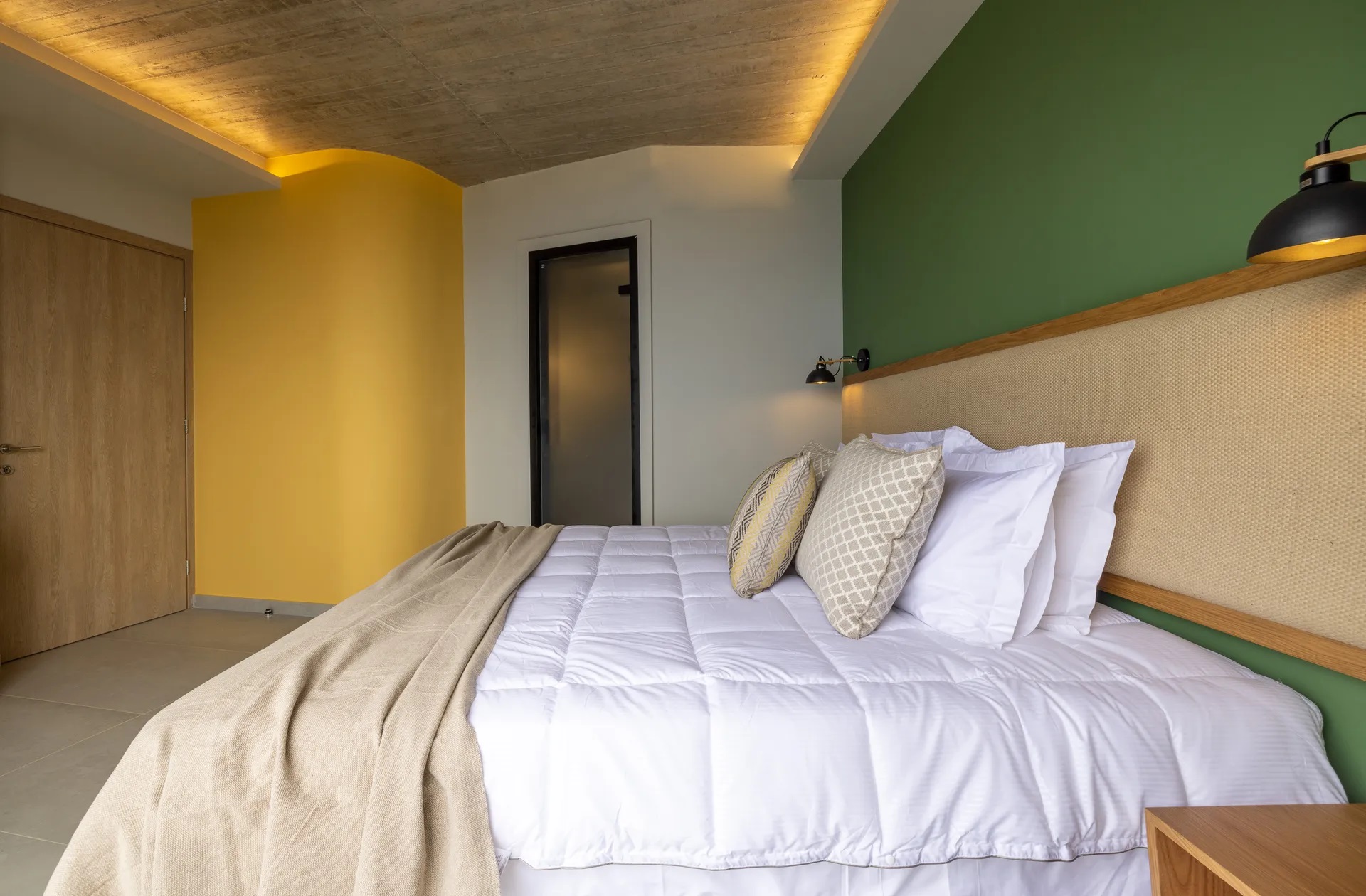 Anadeo Villas & Suites-Trosoban Grand suite spavaca soba.jpg