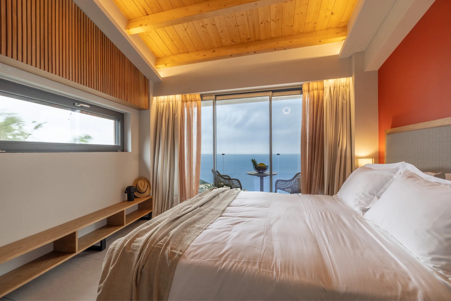 Anadeo Villas & Suites-Trosoban Master suite spavaca soba.jpg