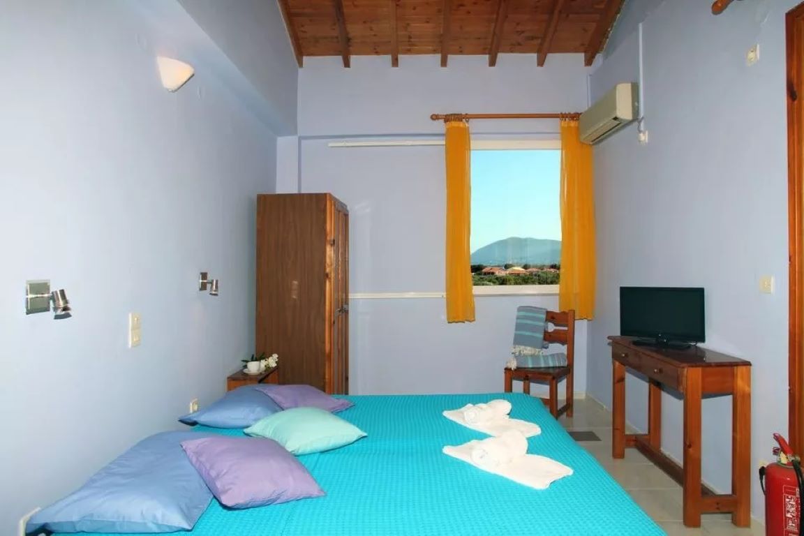 Summer House Louisa-Standardan studio.jpg